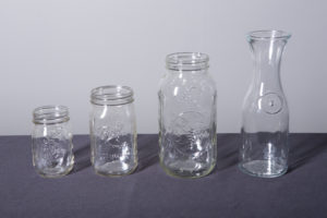 mason-jars-and-wine-decanter-dinnerware-rental-in-los-angeles